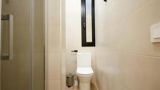 Rooms in Barcelona Ciutat Vella - photo 8
