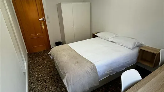 Rooms in Manises - photo 4