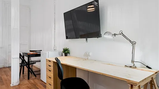 Rooms in Barcelona Ciutat Vella - photo 7