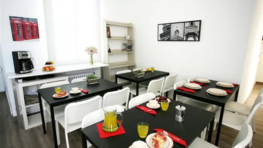 Rooms in Madrid Chamberí - photo 9