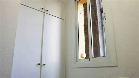 Rooms in Barcelona Ciutat Vella - photo 2