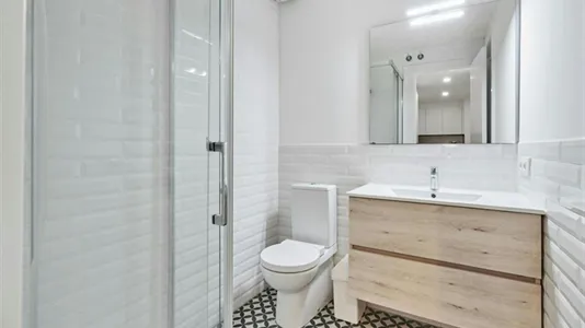 Rooms in Barcelona Ciutat Vella - photo 9