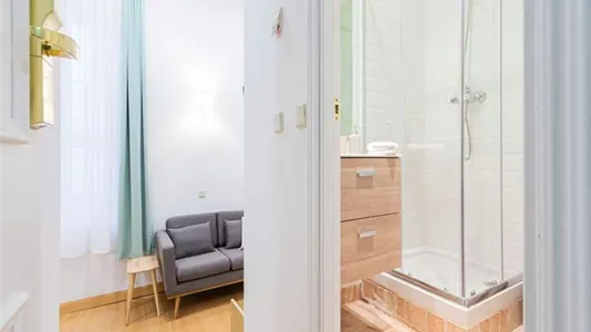 Rooms in Madrid Centro - photo 7