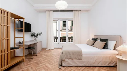 Rooms in Madrid Centro - photo 1